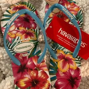 Havaianas flip flops floral.7/8. New